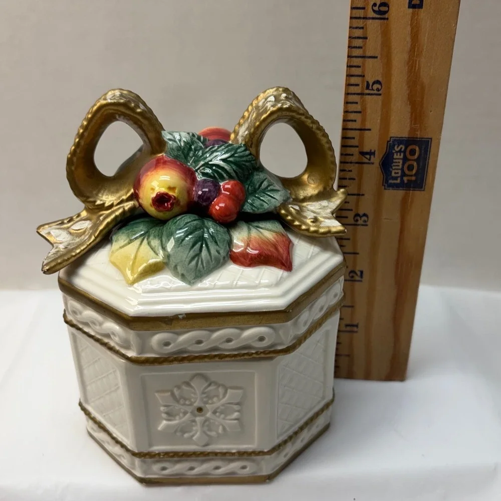 Fitz and Floyd Classics Christmas Fruit Bow Octagon Lidded Canister Gold Trim